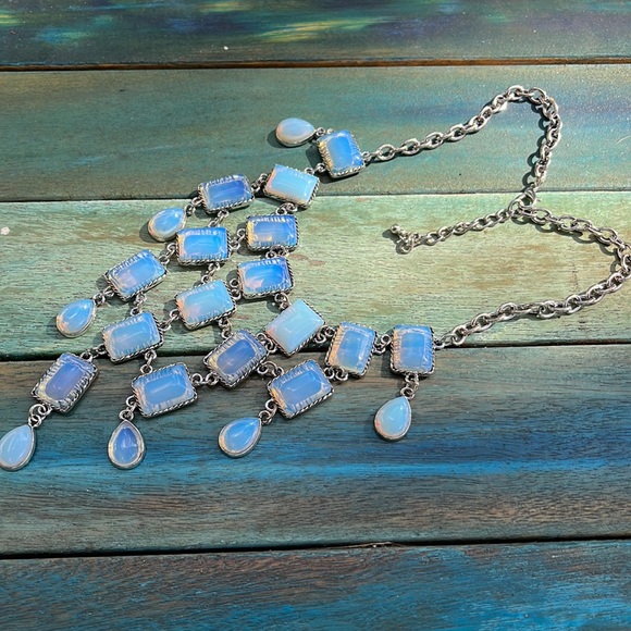 Iridescent statement necklace nwot - Picture 5 of 5